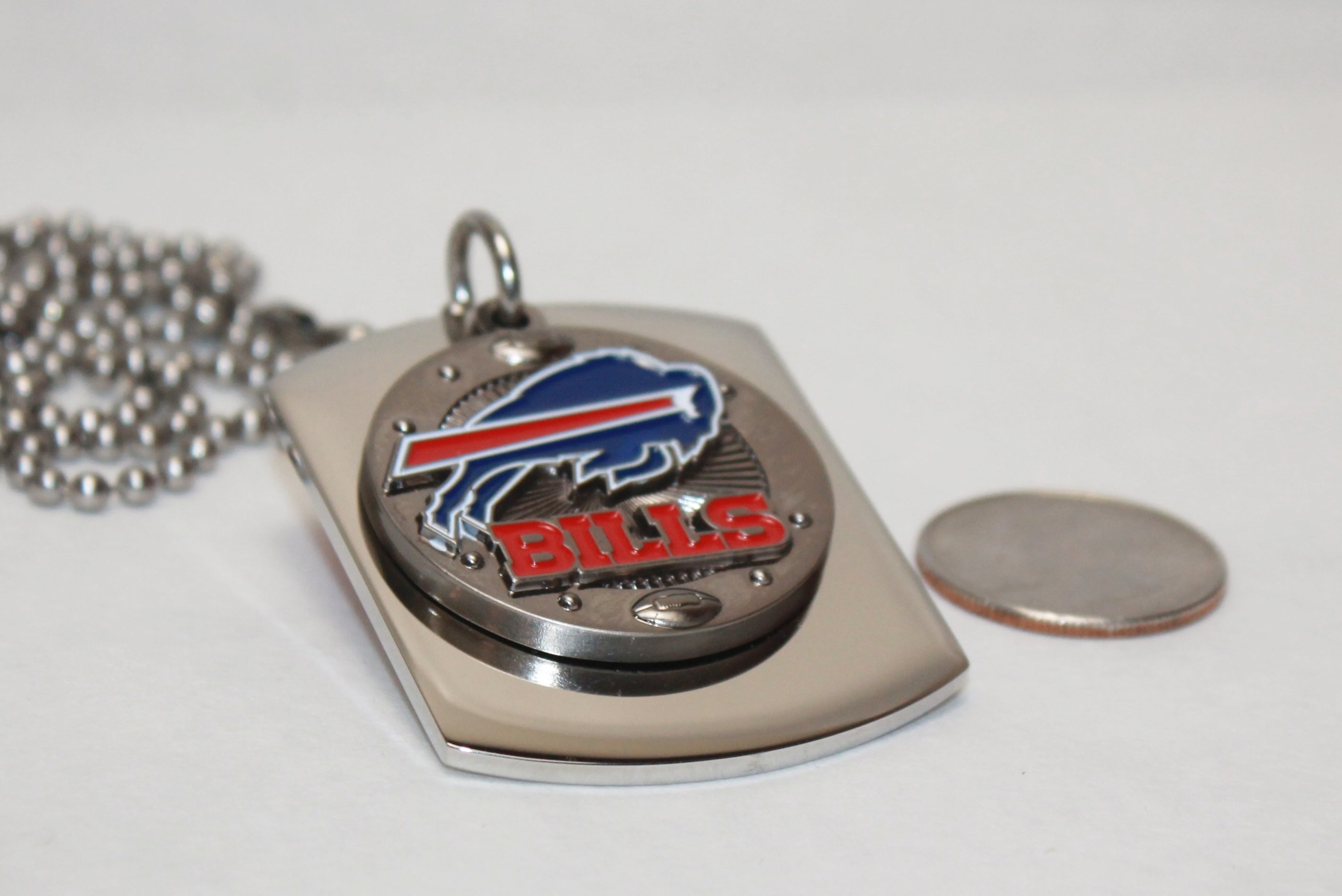 NFL BUFFALO BILLS  X LARGE PENDANT/HELMET Buffalo ON THICK STAINLESS STEEL DOG TAG - Samstagsandmore