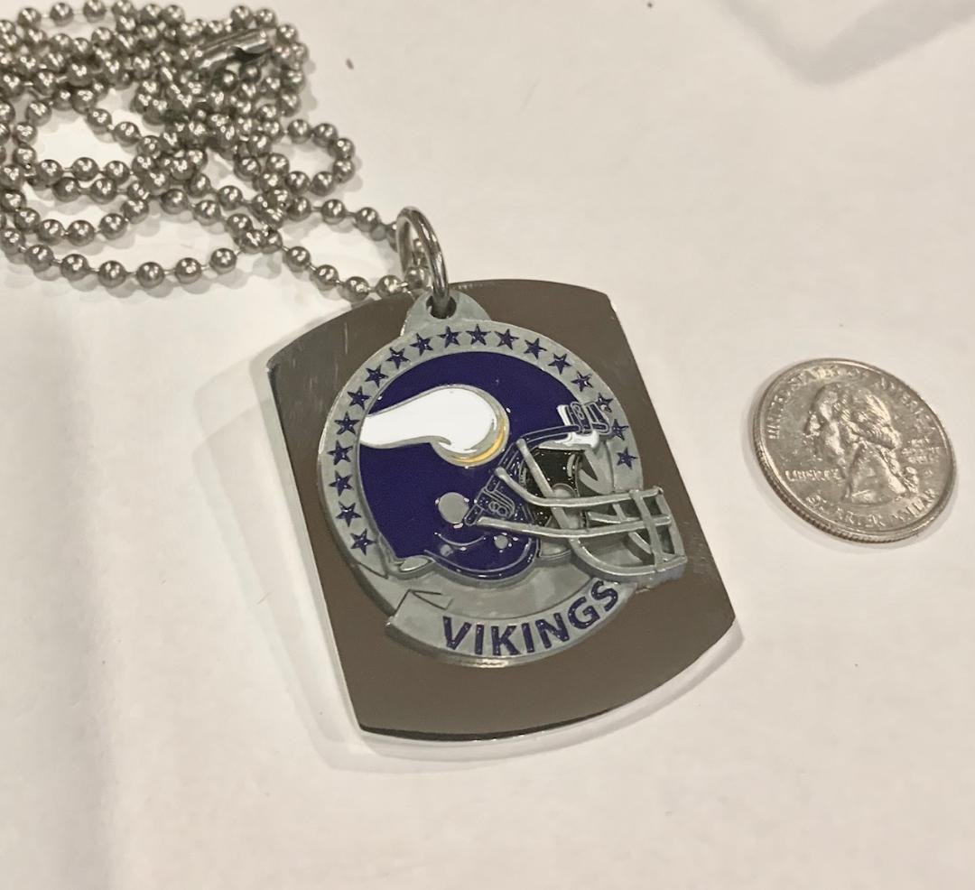 MINNESOTA VIKINGS X LARGE PENDANT ON THICK STAINLESS STEEL DOG TAG - Samstagsandmore