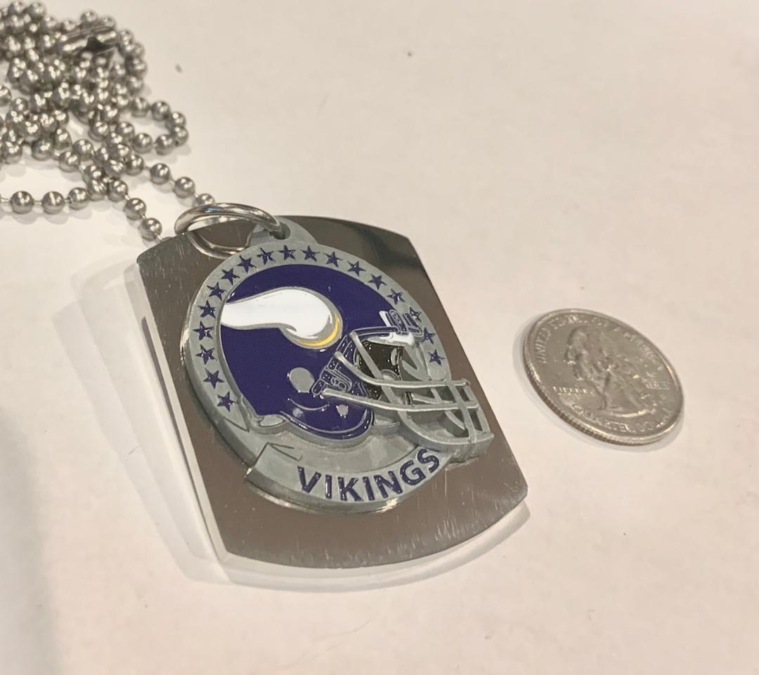 MINNESOTA VIKINGS  X LARGE PENDANT ON THICK STAINLESS STEEL DOG TAG - Samstagsandmore