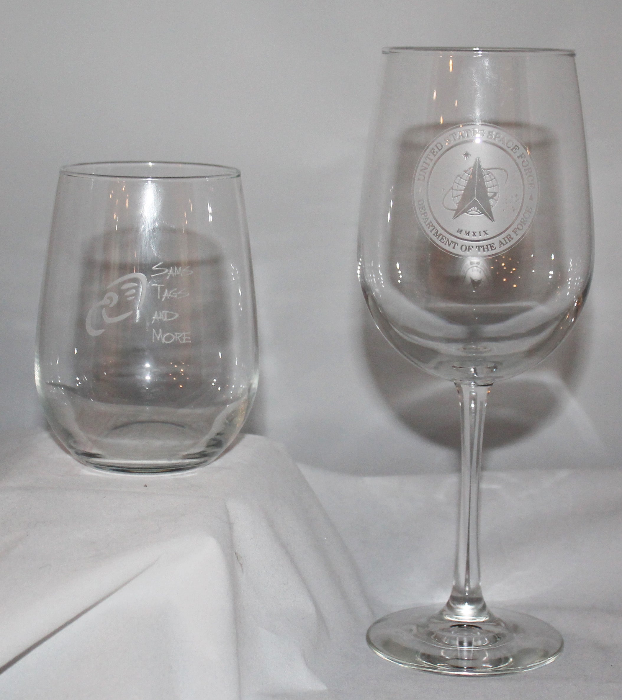 SET of 4 WINE GLASSES custom SAND CARVED USMMA USNA USAFA graduation commencement - Samstagsandmore