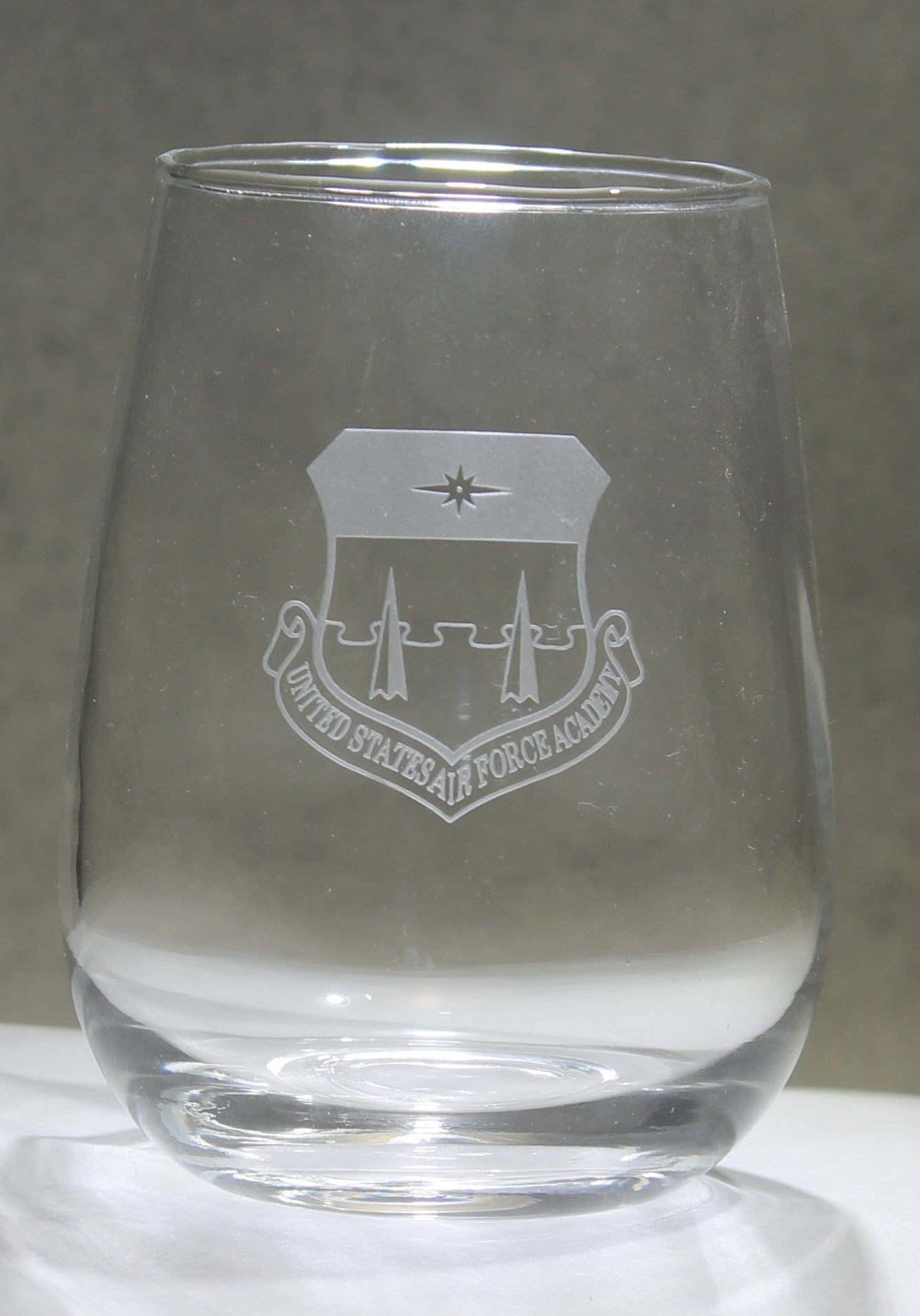 SET of 4 WINE GLASSES custom SAND CARVED USMMA USNA USAFA graduation commencement - Samstagsandmore