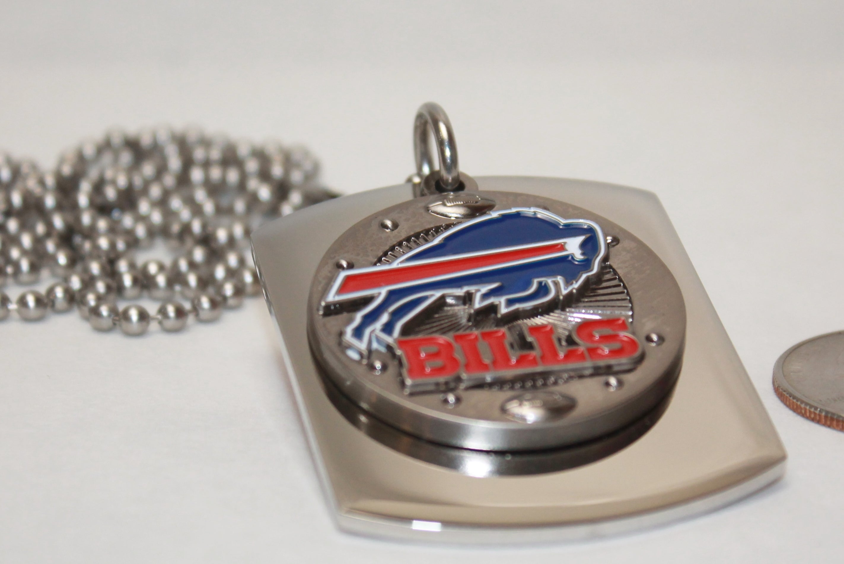 NFL BUFFALO BILLS  X LARGE PENDANT/HELMET Buffalo ON THICK STAINLESS STEEL DOG TAG - Samstagsandmore