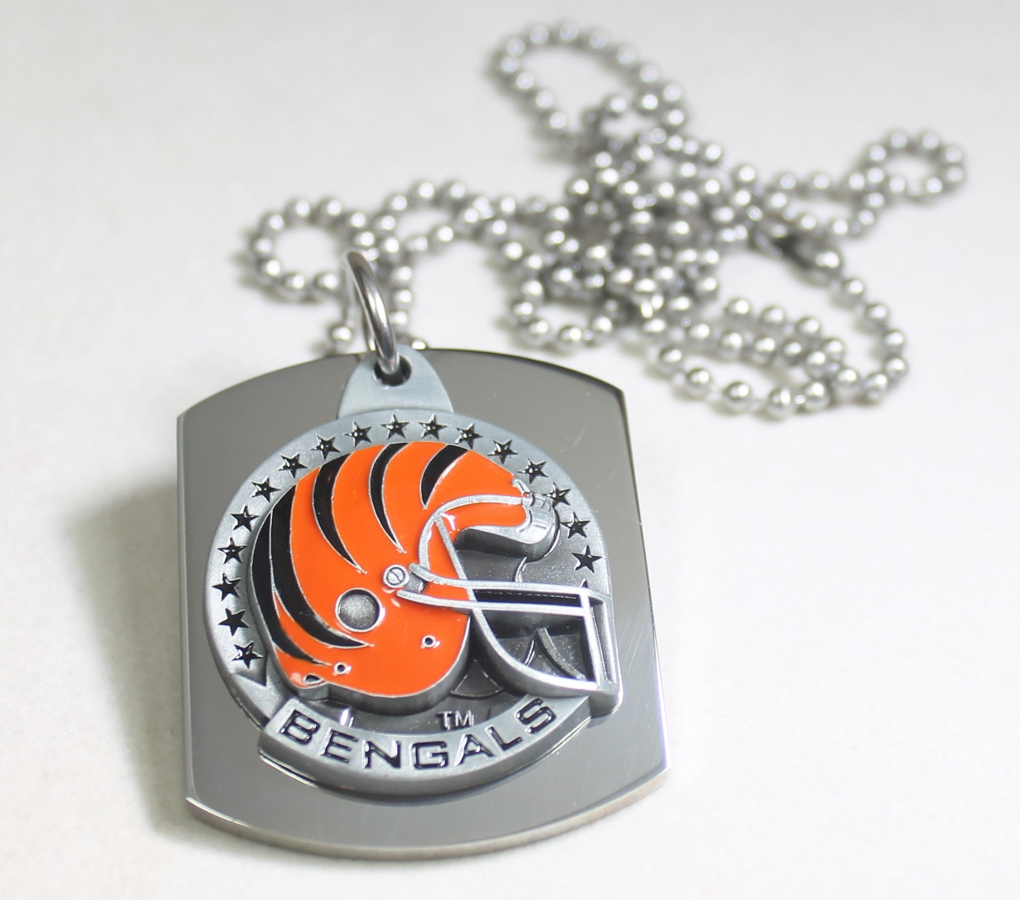 NFL CINCINNATI BENGALS  X LARGE PENDANT/HELMET ON THICK STAINLESS STEEL DOG TAG - Samstagsandmore