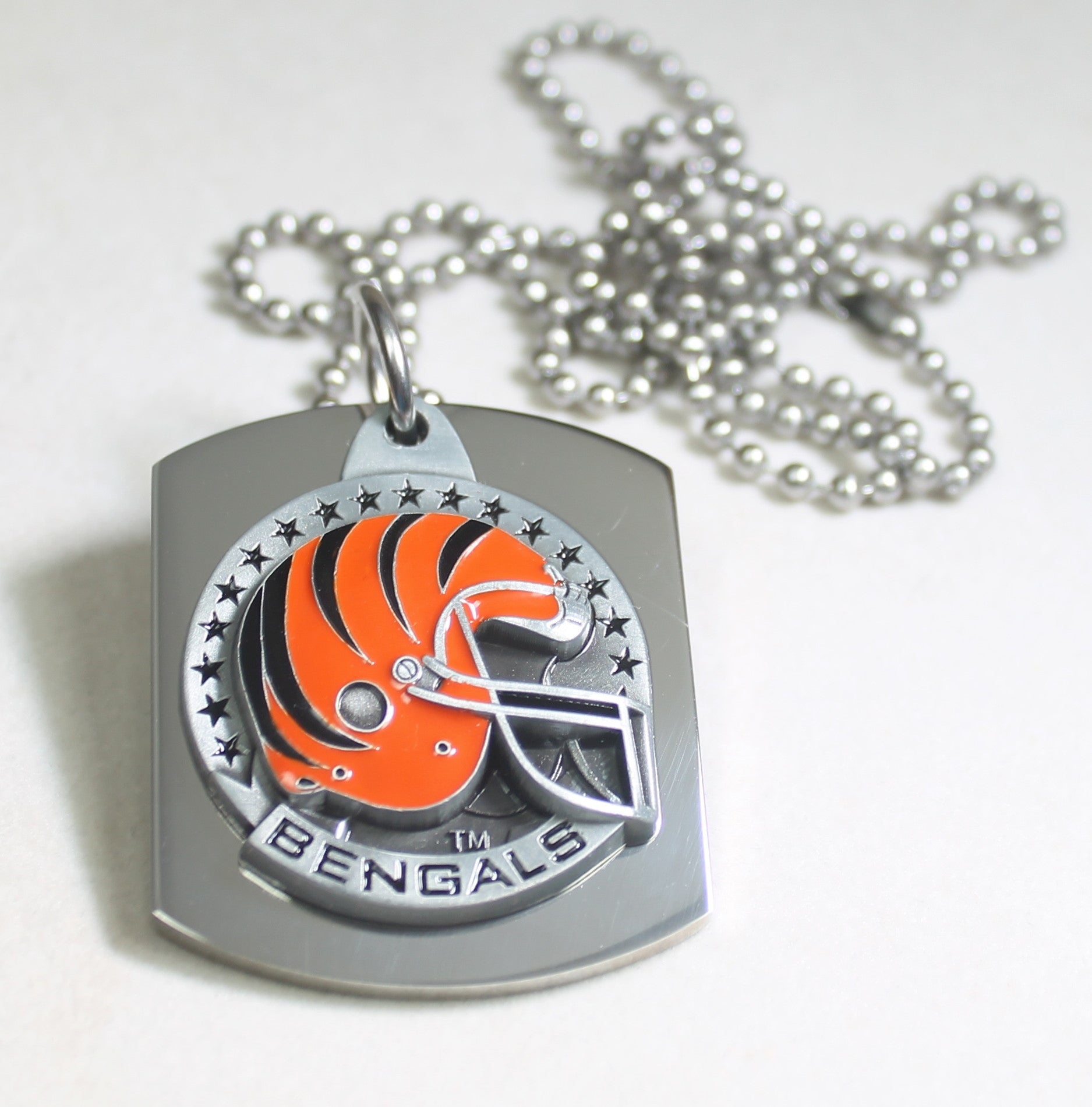 NFL CINCINNATI BENGALS  X LARGE PENDANT/HELMET ON THICK STAINLESS STEEL DOG TAG - Samstagsandmore